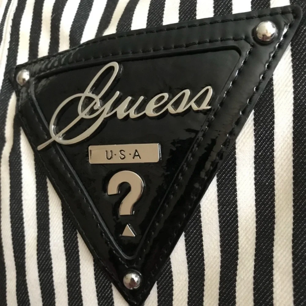 Original GUESS crossbody EUC - Picture 4 of 4